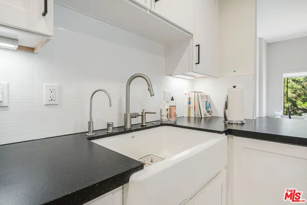 a close view of sink and tap