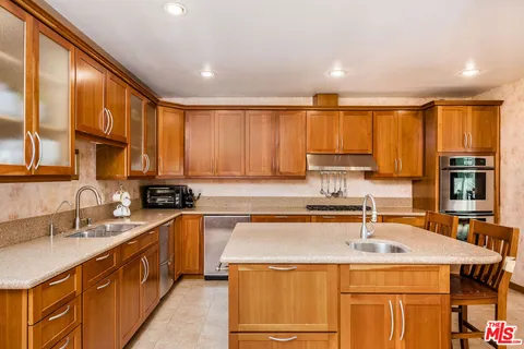 $3,199,000 | 257 South Van Ness Avenue, Los Angeles, CA 90004