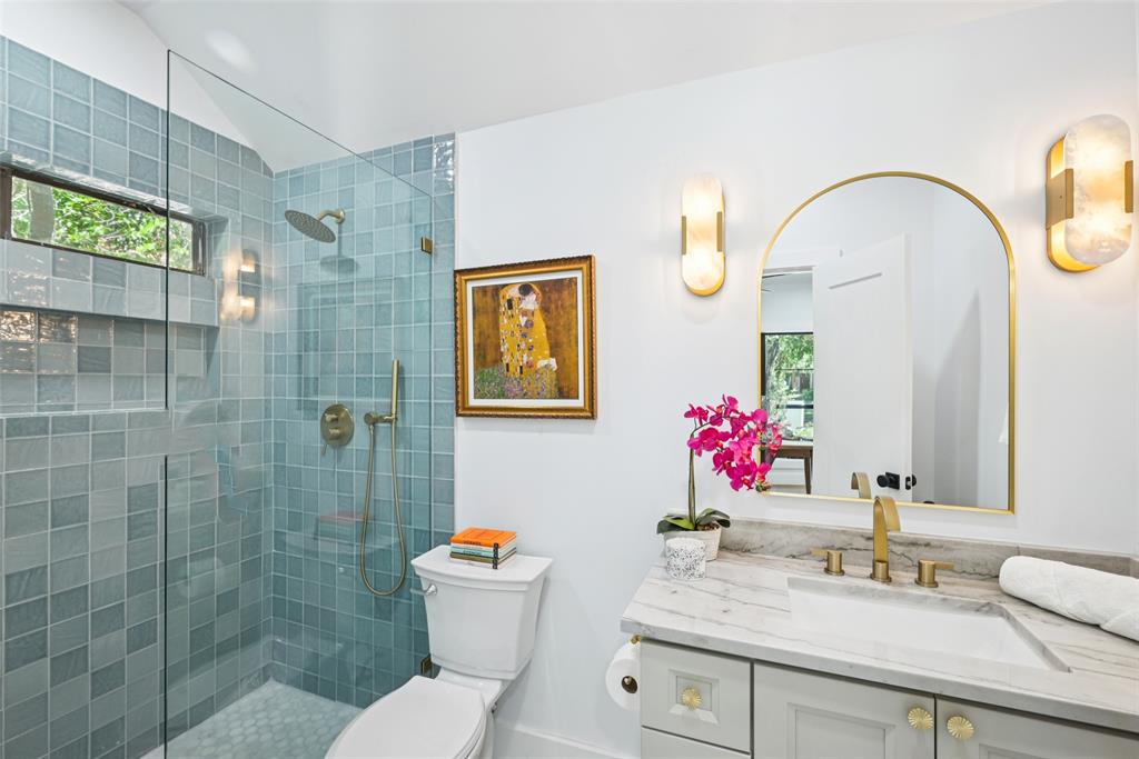 5705 Bent Oak Place Dallas, TX 75248 - Photo 8 of 39