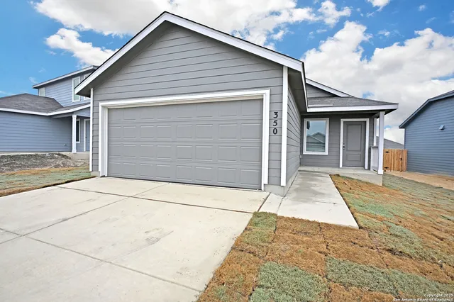 a view of garage yard