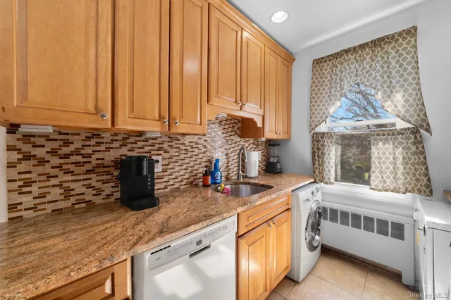 $429,990 | 703 Palmer Court, Unit 2A, Mamaroneck, NY 10543