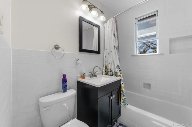 $429,990 | 703 Palmer Court, Unit 2A, Mamaroneck, NY 10543