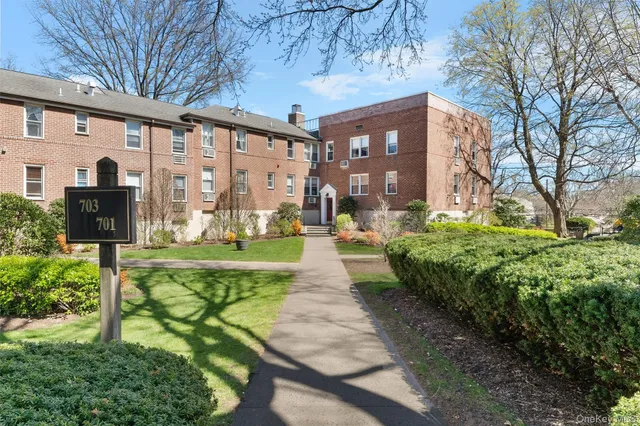 $429,990 | 703 Palmer Court, Unit 2A, Mamaroneck, NY 10543