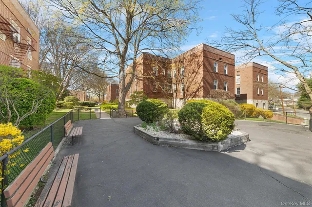 $429,990 | 703 Palmer Court, Unit 2A, Mamaroneck, NY 10543