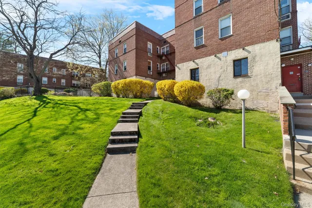 $429,990 | 703 Palmer Court, Unit 2A, Mamaroneck, NY 10543