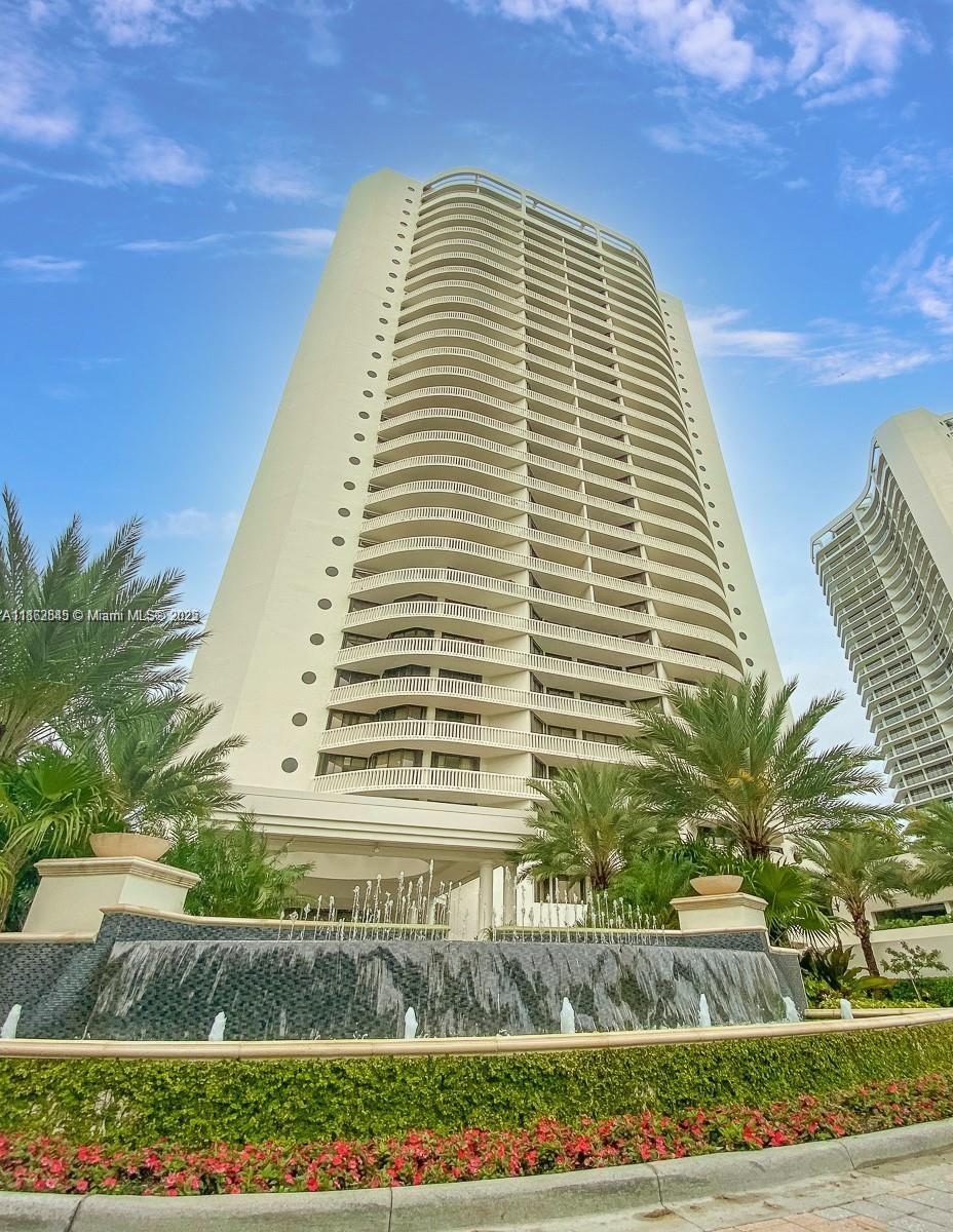 3000 East Island Boulevard, Unit 801 Aventura, FL 33160 - Photo 34 of 36 a front view of a house