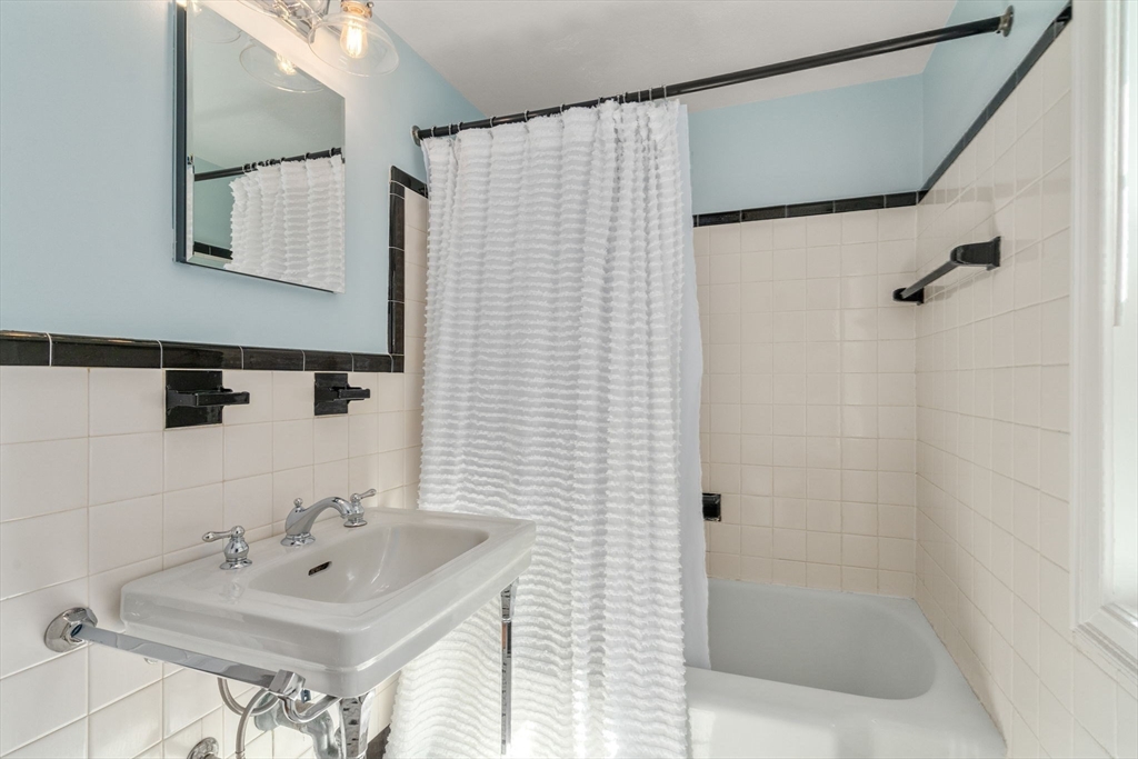 33 Coolidge Road Milton, MA 02186 - Photo 24 of 41