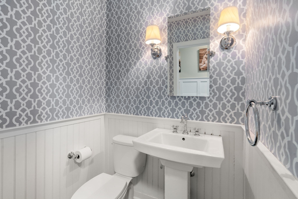 33 Coolidge Road Milton, MA 02186 - Photo 29 of 41