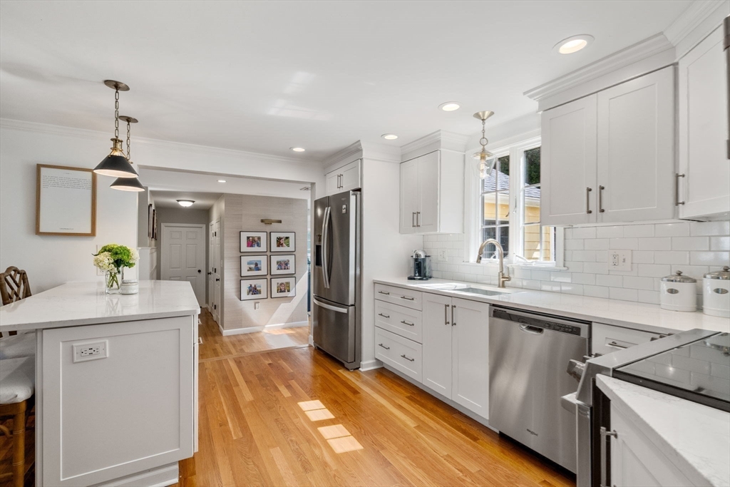 33 Coolidge Road Milton, MA 02186 - Photo 9 of 41