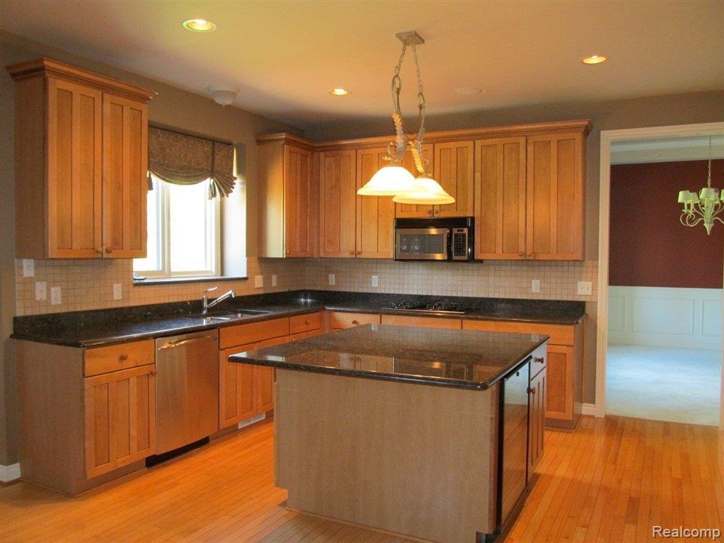 48468 Inveraray Road Canton, MI 48188 - Photo 8 of 22 Kitchen