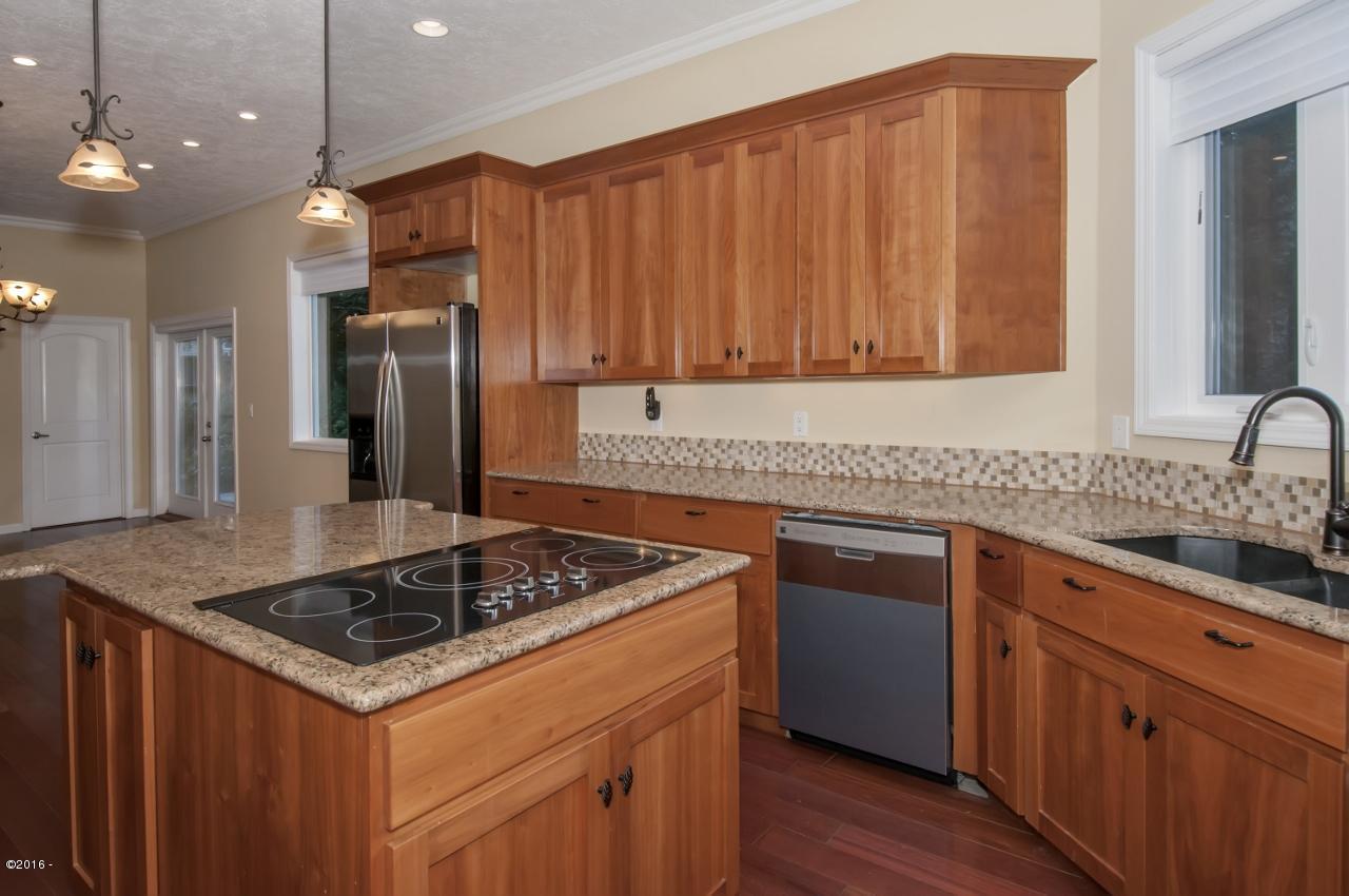 205 Midden Reach Depoe Bay, OR 97341 - Photo 3 of 35 Kitchen