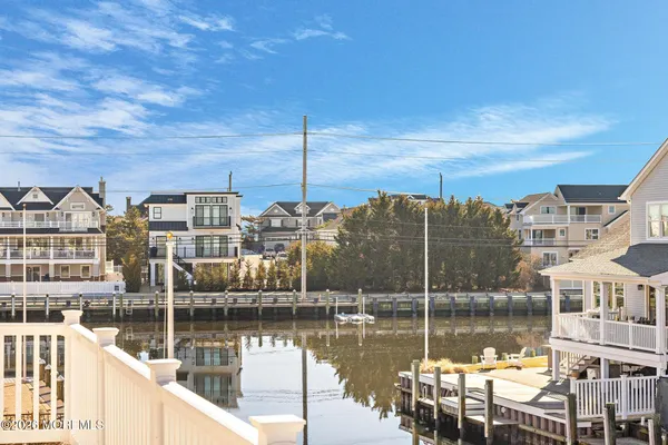 $3,250,000 | 305 Sloop Lane, Mantoloking, NJ 08738