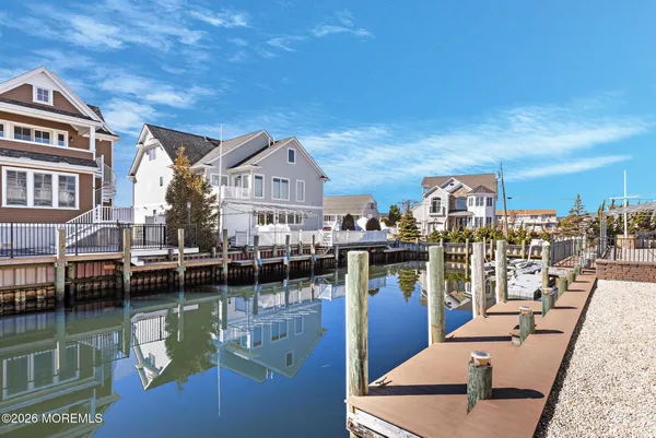 $3,250,000 | 305 Sloop Lane, Mantoloking, NJ 08738