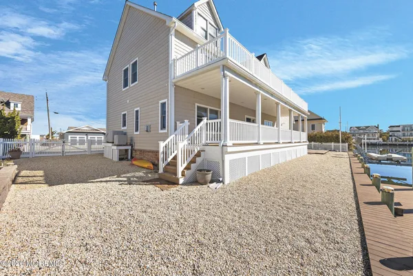 $3,250,000 | 305 Sloop Lane, Mantoloking, NJ 08738