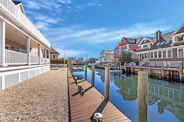 $3,250,000 | 305 Sloop Lane, Mantoloking, NJ 08738