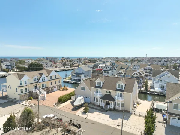 $3,250,000 | 305 Sloop Lane, Mantoloking, NJ 08738