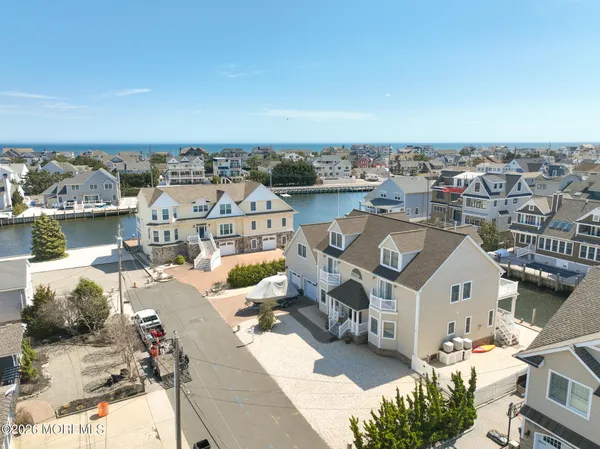 $3,250,000 | 305 Sloop Lane, Mantoloking, NJ 08738