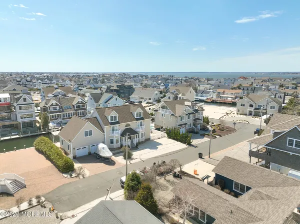 $3,250,000 | 305 Sloop Lane, Mantoloking, NJ 08738