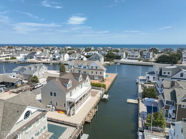 $3,250,000 | 305 Sloop Lane, Mantoloking, NJ 08738