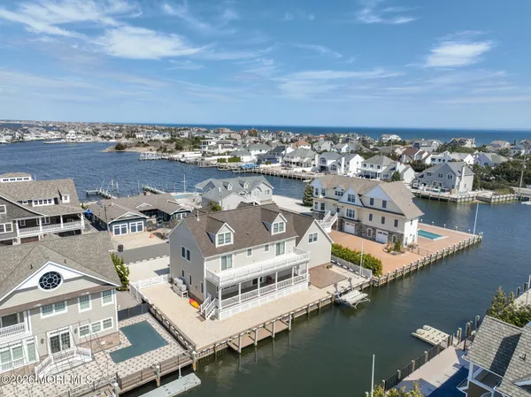 $3,250,000 | 305 Sloop Lane, Mantoloking, NJ 08738