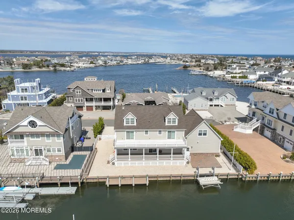 $3,250,000 | 305 Sloop Lane, Mantoloking, NJ 08738