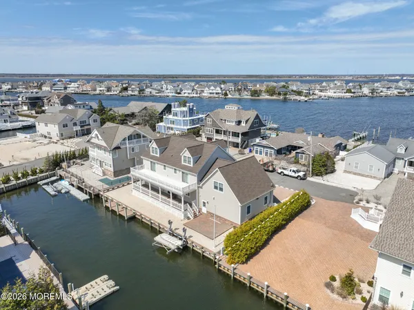 $3,250,000 | 305 Sloop Lane, Mantoloking, NJ 08738