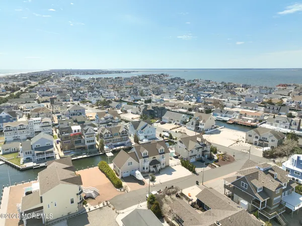 $3,250,000 | 305 Sloop Lane, Mantoloking, NJ 08738