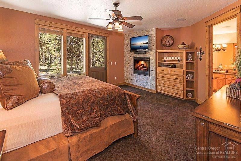 144 Sunstone Loop Bend, OR 97707 - Photo 12 of 25 Gallery Image 12