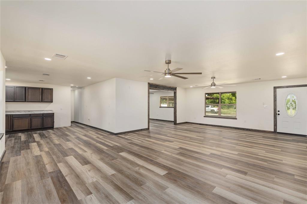 809 West Liveoak Street Coleman, TX 76834 - Photo 8 of 34