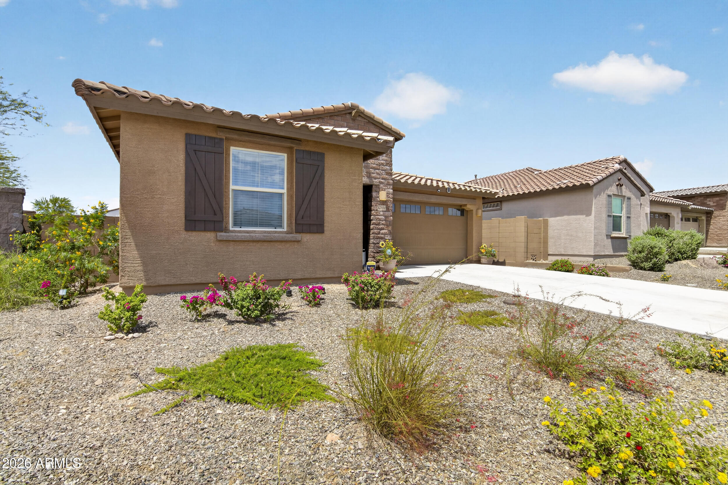 12330 East Soloman Road Gold Canyon, AZ 85118 - Photo 5 of 69 a front view of a house with a yard