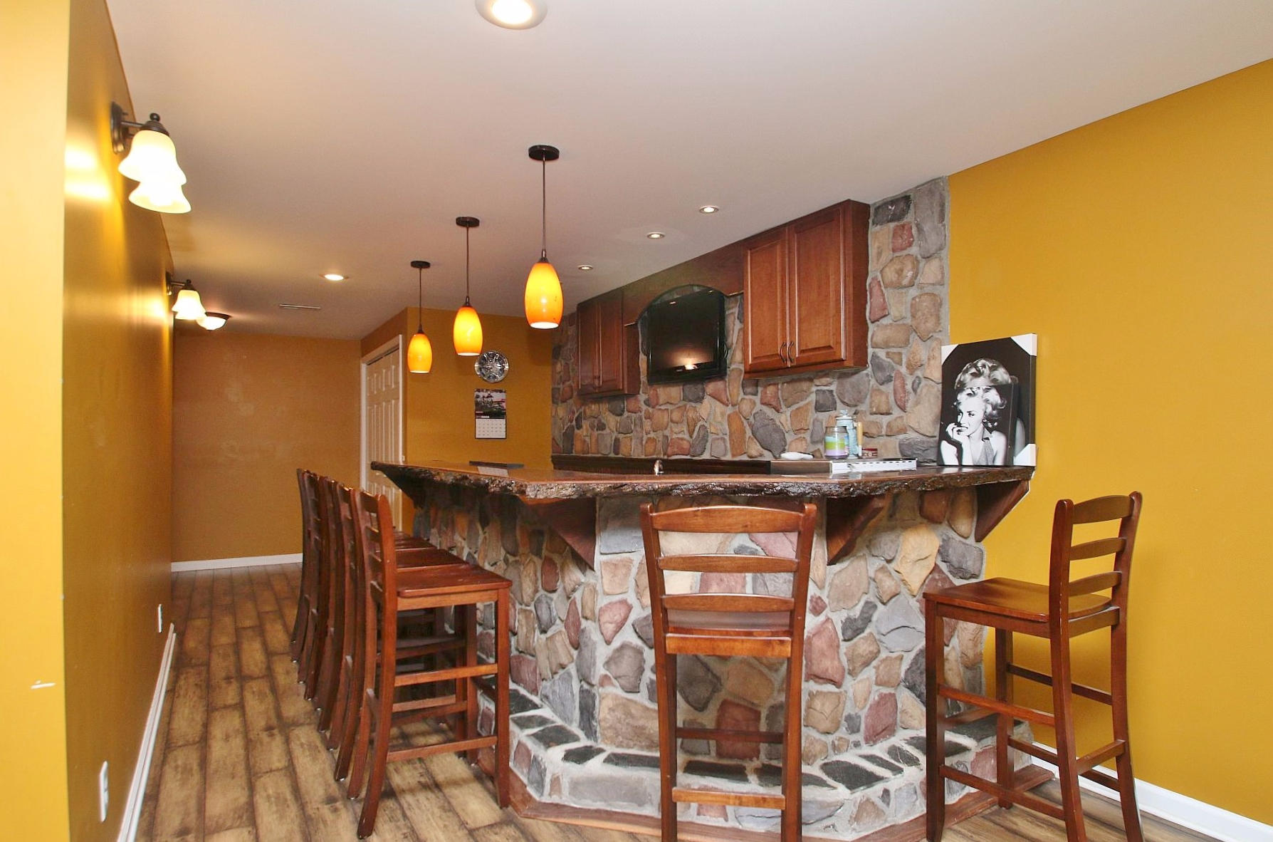 2003 Diamond Hill Road Moneta, VA 24121 - Photo 24 of 34 Stone Wet Bar