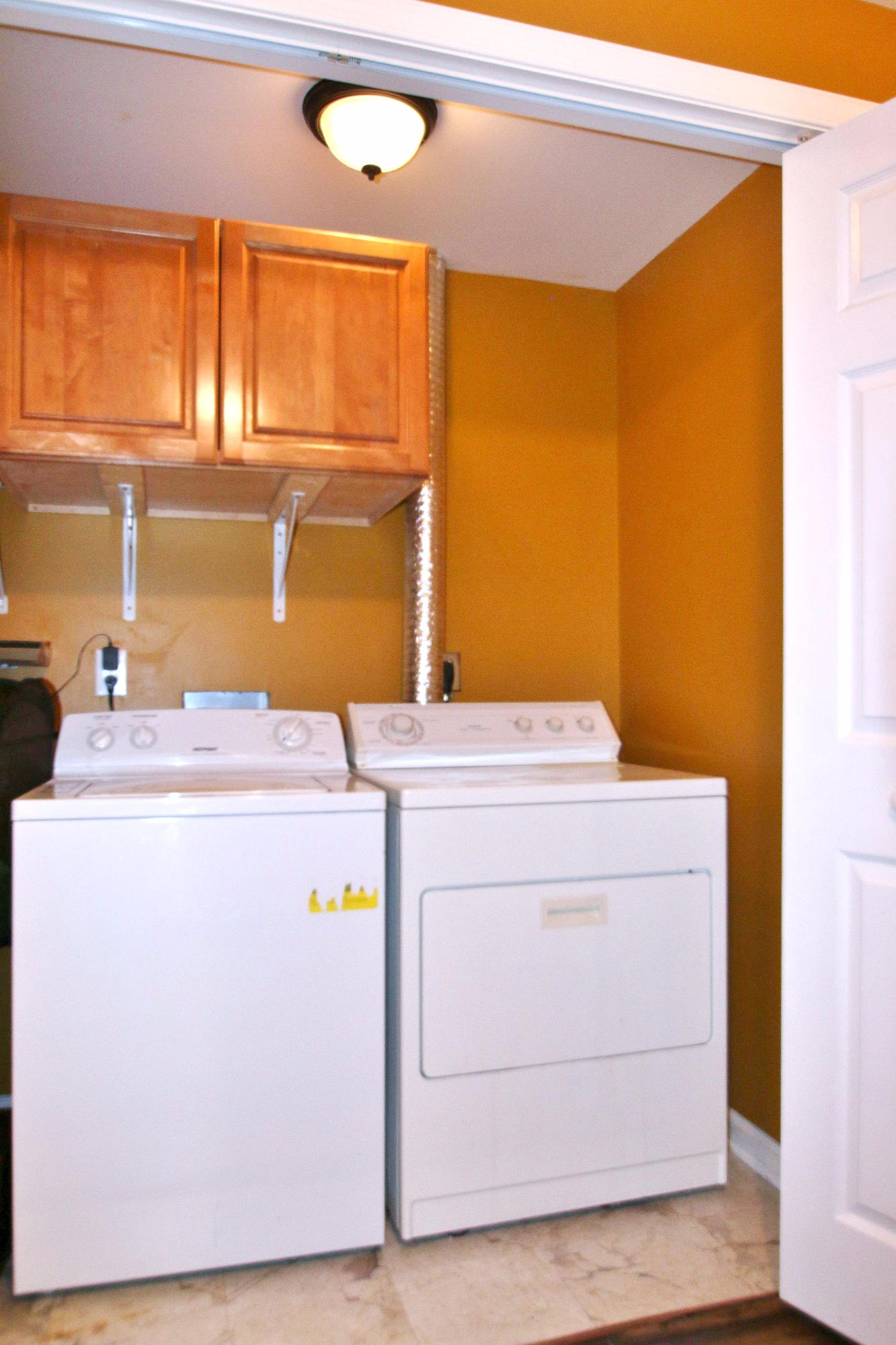 2003 Diamond Hill Road Moneta, VA 24121 - Photo 28 of 34 Laundry Room