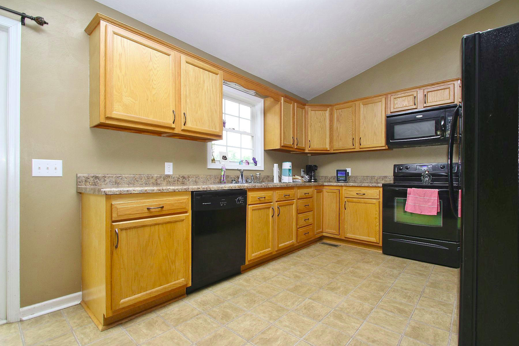 2003 Diamond Hill Road Moneta, VA 24121 - Photo 7 of 34 Kitchen