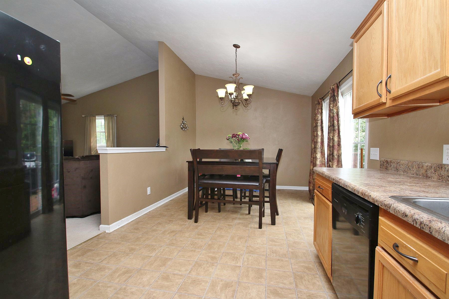 2003 Diamond Hill Road Moneta, VA 24121 - Photo 9 of 34 Dining area