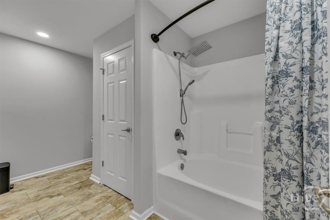 36 Hasty Point Road Port Wentworth, GA 31407 - Photo 42 of 70 PRIMARY BATH'S GARDEN TUB/SHOWER COMBO