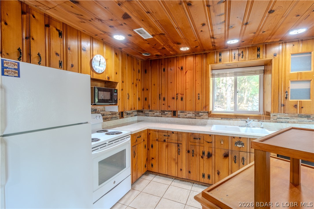 30738 Honeysuckle Road Gravois Mills, MO 65037 - Photo 7 of 32