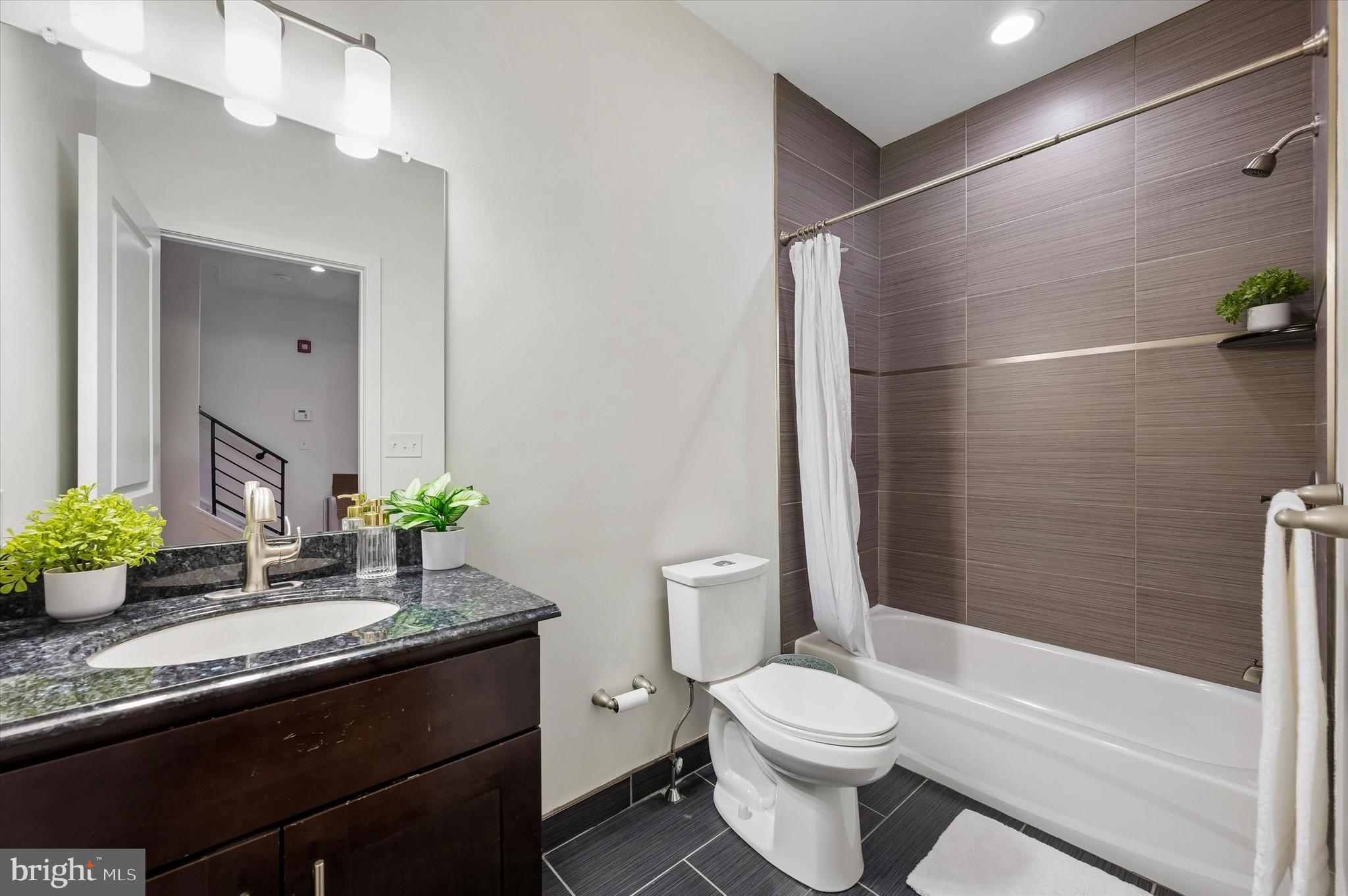 2555 Carpenter Street, Unit E Philadelphia, PA 19146 - Photo 22 of 27