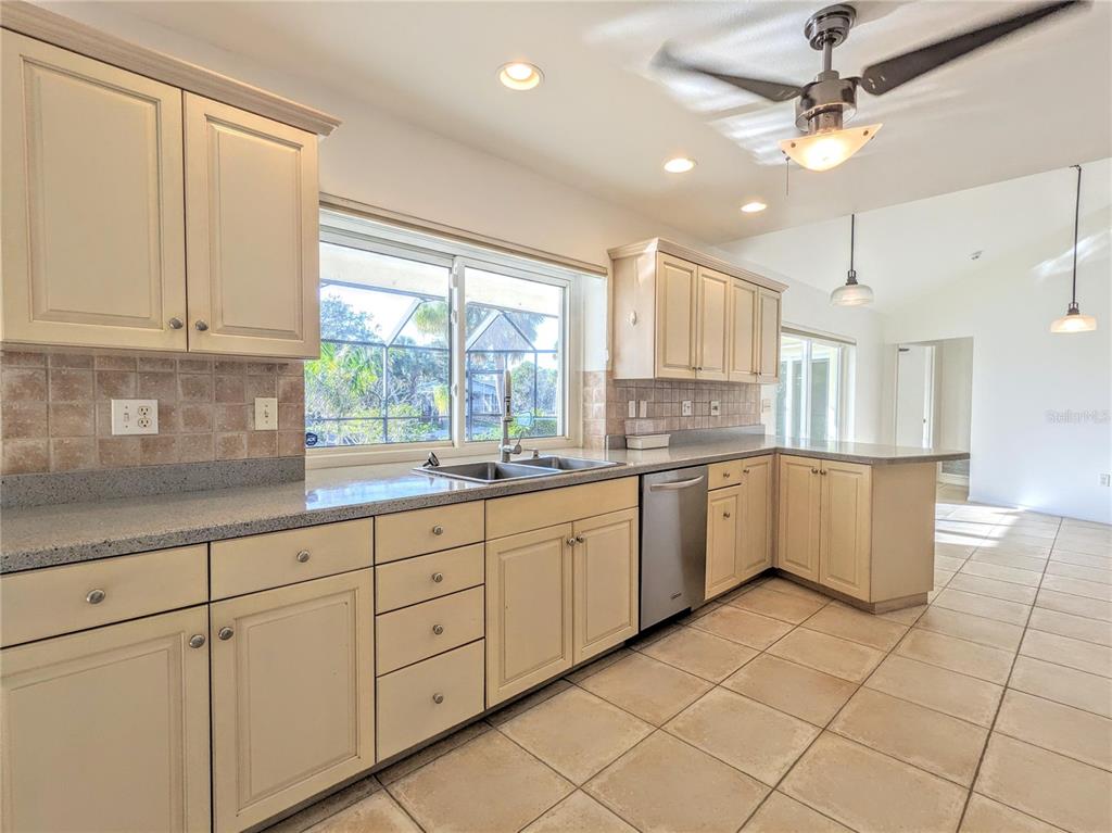 5456 Azure Way Sarasota, FL 34242 - Photo 10 of 44