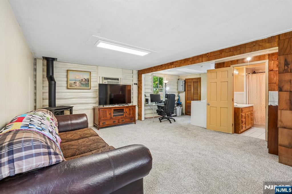 52 North Road Wayne, NJ 07470 - Photo 12 of 33