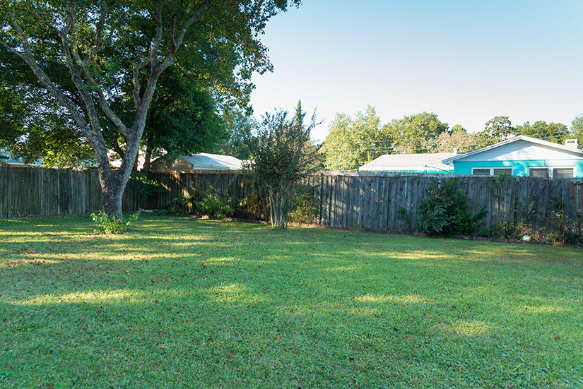 611 Lang Road Fort Walton Beach, FL 32547 - Photo 25 of 26 a view of a backyard with a garden and entertaining space