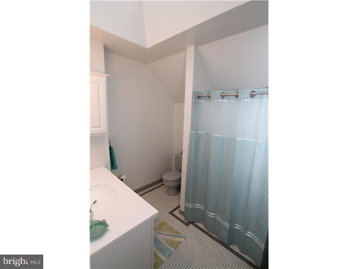 823 Herschel Road Philadelphia, PA 19116 - Photo 16 of 25 Gallery Image 16