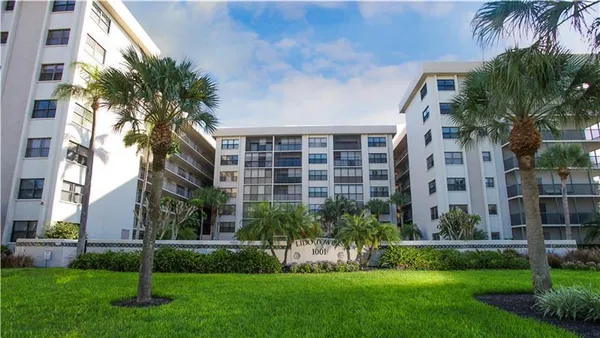$3,400 | 1001 Benjamin Franklin Drive, Unit 506, Sarasota, FL 34236