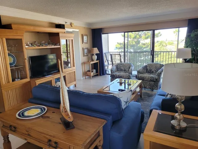 $3,400 | 1001 Benjamin Franklin Drive, Unit 506, Sarasota, FL 34236