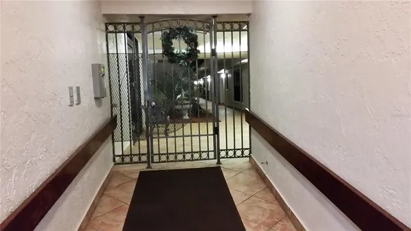 $3,400 | 1001 Benjamin Franklin Drive, Unit 506, Sarasota, FL 34236