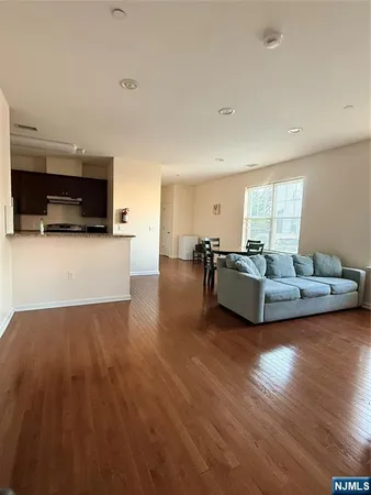 $2,500 | 7 Myrtle Street, Unit 3, Bloomfield, NJ 07003