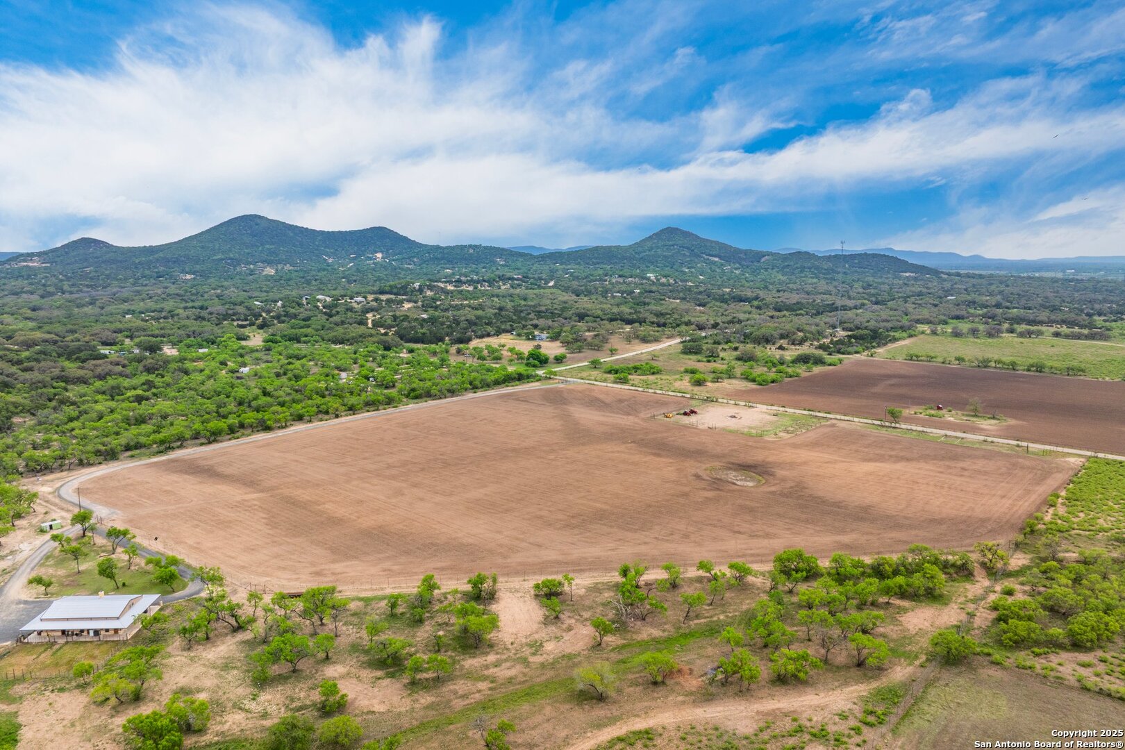 1065 B & R Utopia, TX 78884 - Photo 7 of 28 a view of a city with an ocean
