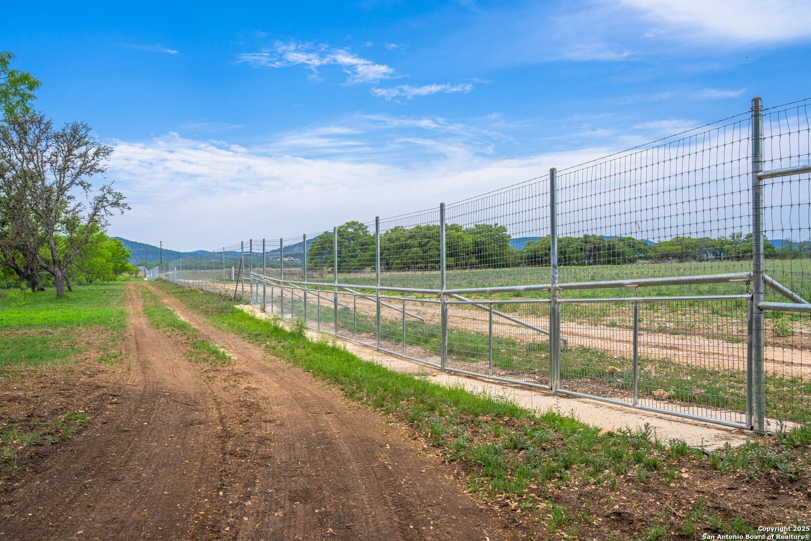 1065 B & R Utopia, TX 78884 - Photo 10 of 28 a view of park with ocean view