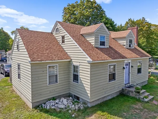 a view of a house with a yard