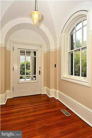 504 Overhill Road Baltimore, MD 21210 - Photo 2 of 29 Interior (General)