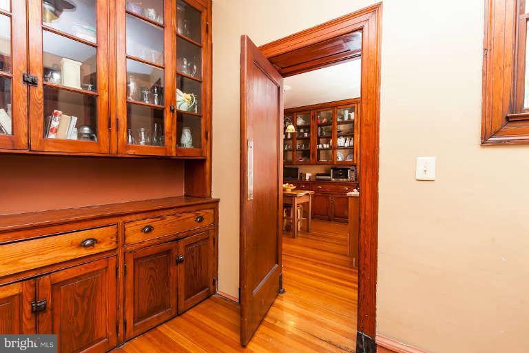 504 Overhill Road Baltimore, MD 21210 - Photo 11 of 29 Interior (General)